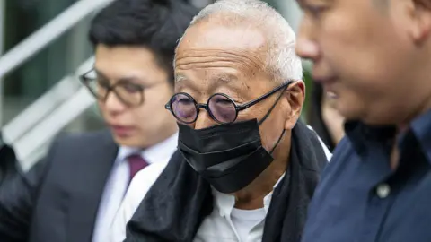 【BBC精选】F1大亨在新加坡礼品丑闻中被罚2.3万美元