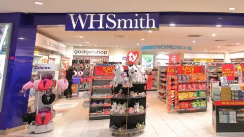 【BBC精选】WH Smith财报出错股价暴跌41%

（注：翻译保留了核心新闻要素——公司名称、股价暴跌比例及原因，用“财报出错”简洁概括“accounting blunder”，符合中文财经新闻常用表述。省略了“shares tumble”中“shares”的直译，因中文语境中“股价”已隐含该信息。整体保持客观且具有冲击力，符合财经标题规范。）