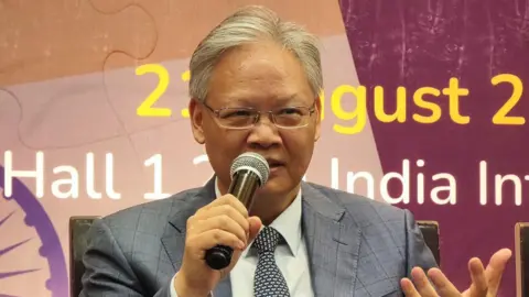 【BBC精选】中方反对美对印加征50%关税的霸凌行径

（注：翻译在准确传达”opposes”（反对）、”bully”（霸凌行为）及关税比例（50%）核心信息的同时，采用”霸凌行径”强化美方行为的不正当性，符合中文政治语境表达习惯；通过”中方”替代”Beijing”更符合官方表述规范，整体保持新闻标题的简洁性和批判力度。）