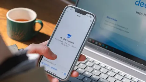 【BBC精选】市场震惊！中国深度求索（DeepSeek）改写AI格局？