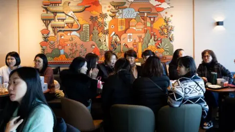【BBC精选】韩国星巴克告知顾客：店内不提供打印机或电脑服务
